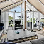 펜션 Three-bedroom In Sydals