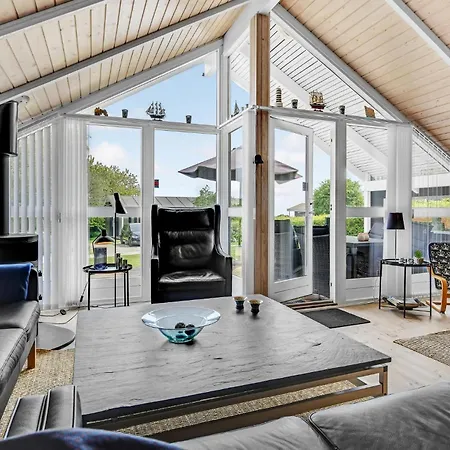 Дом отдыха Three-bedroom In Sydals