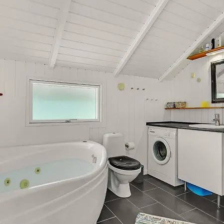 Дом отдыха Three-bedroom In Sydals Sarup