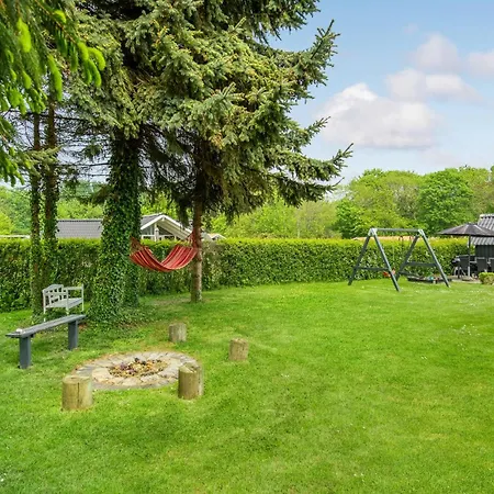 Three-bedroom In Sydals Дом отдыха