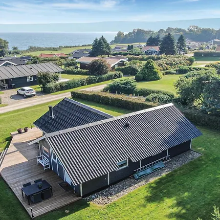 Three-bedroom In Sydals * Sarup