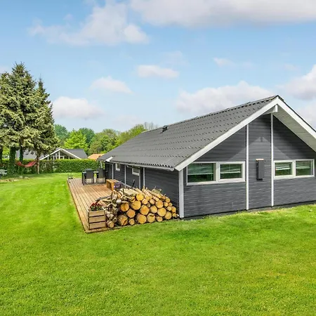 Дом отдыха Three-bedroom In Sydals *