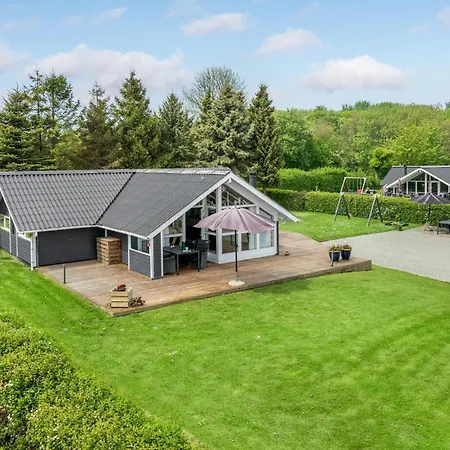 Дом отдыха Three-bedroom In Sydals Sarup