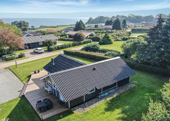 Three-bedroom In Sydals * Sarup