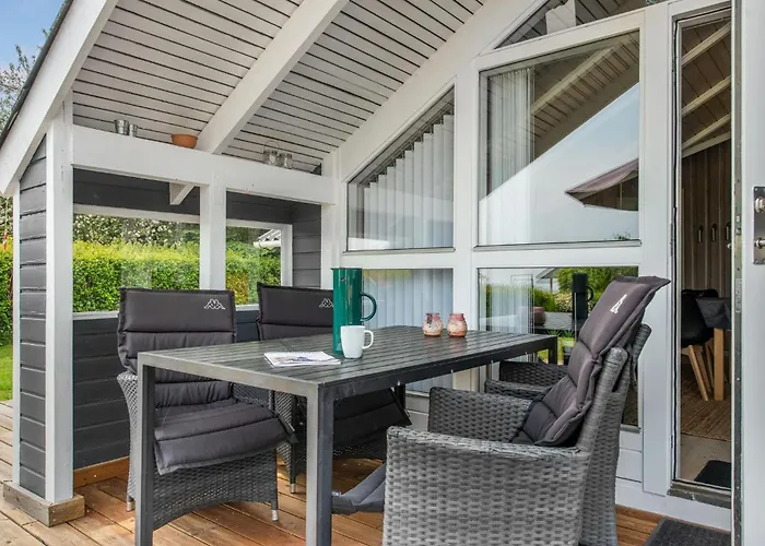 Three-bedroom In Sydals * Sarup