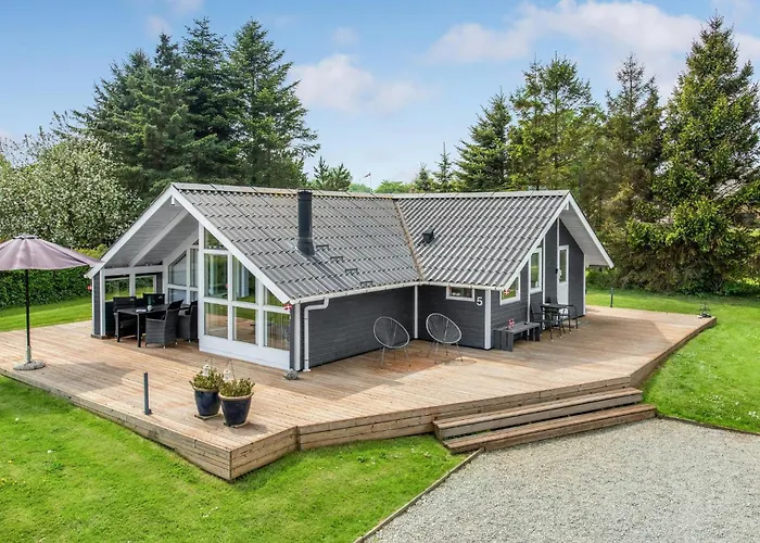 Three-bedroom In Sydals *